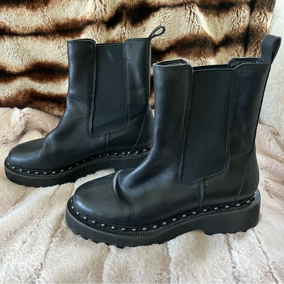 Vince Camuto Women's Meendey Black Leather Chelsea Bootie Studs Boots - 9.5 - Picture 1 of 9
